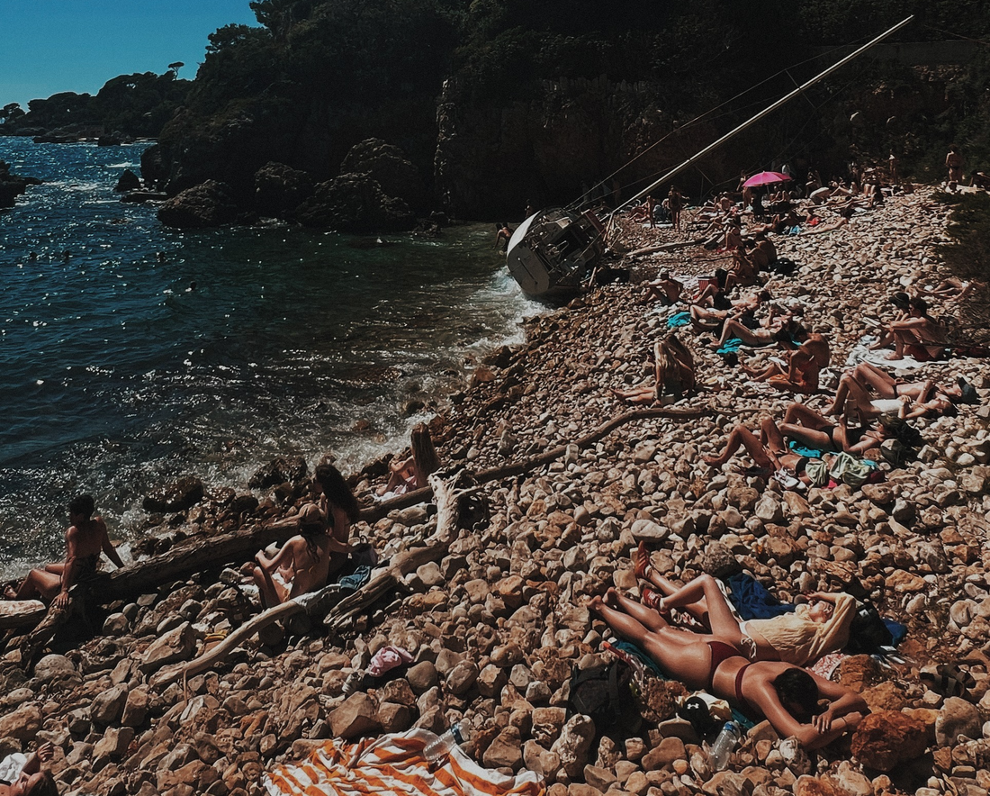 billionaires-bay-cap-antibes-eden-roc-beach